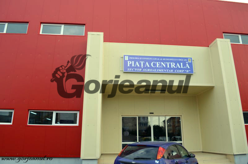 Scade preţul de pornire al licitaţiei pentru hala din Piaţa Centrală!