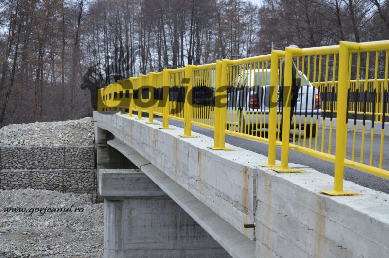 Investiție inaugurată de primarul Nioață: Locuitorii satului Lupești, legați la drumurile din Bumbești-Pițic printr-un pod de 900.000 de lei