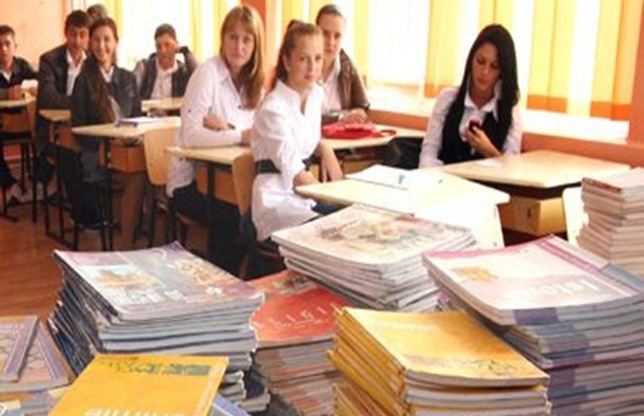 Manualele pentru ultimii ani de liceu, decontate în continuare