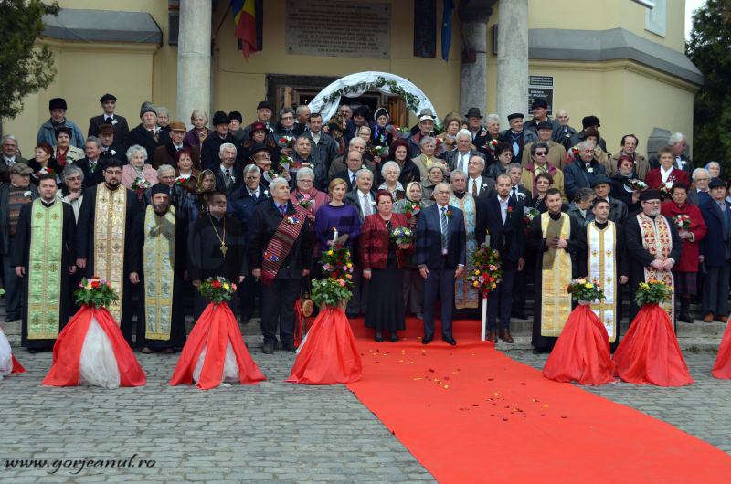 158 de vârstnici târgujieni sărbătoresc Nunta de Aur