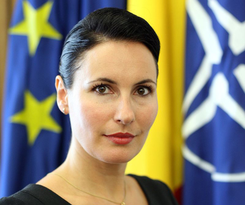 Secretar de stat de la MApN și un consilier prezidențial, la manifestările Brâncuși de la Târgu-Jiu