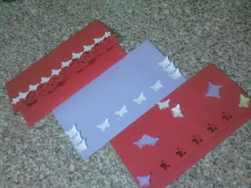 O gorjeancă face plicuri deosebite pentru evenimente speciale