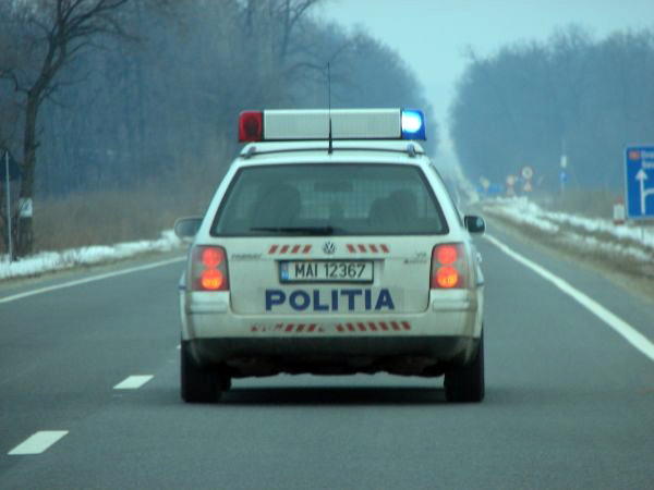 Fără permis, pe un moped neînmatriculat