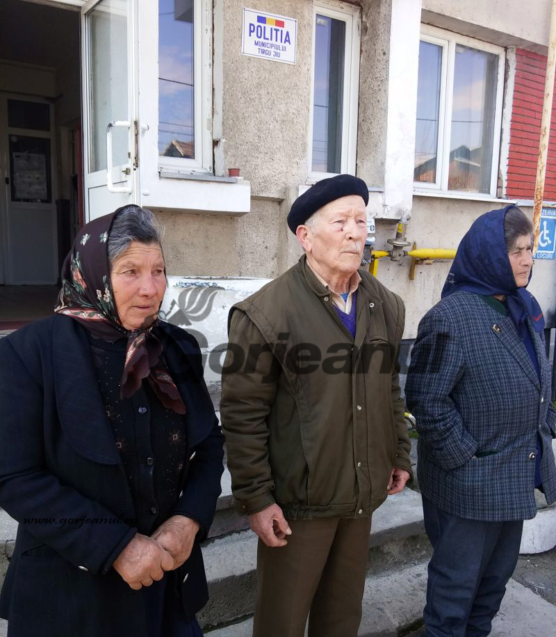 Pensionari naivi, escrocați de un craiovean!