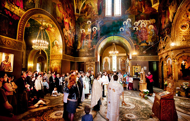 Preoţii din Gorj au strâns semnături împotriva căsătoriilor între homosexuali