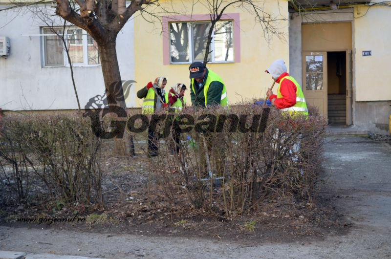 Primăria Târgu-Jiu nu mai condiţionează plata ajutoarelor sociale