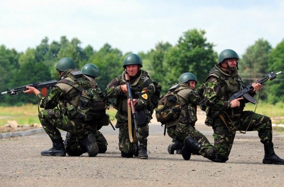 Am pus pe butuci şi industria pentru apărare, dar ne fandosim că avem o armată la standarde-NATO