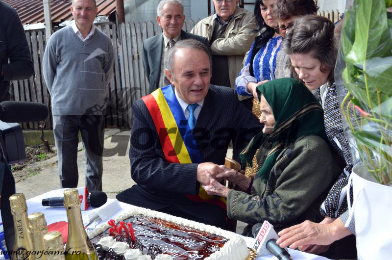 Longeviva Doichia Băloi de la Mușetești, sărbătorită la împlinirea a 105 ani