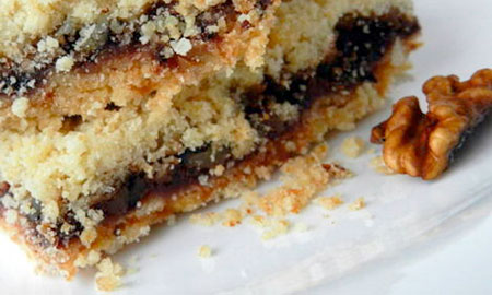 Prăjitură de post cu gem şi nucă