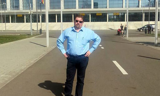 Maşina fostului candidat UNPR la Primăria Rovinari, vandalizată în parcare