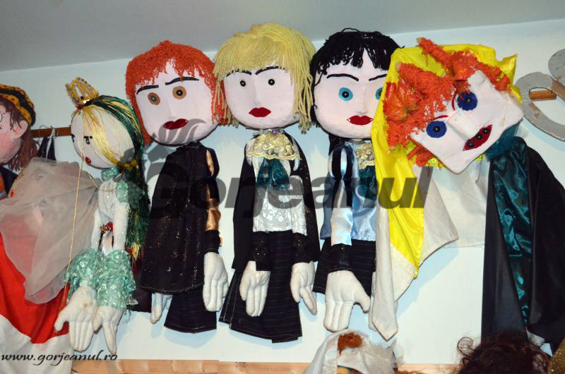 Trupa de păpușari „Pinocchio”, vrăjitorii ce dau viață marionetelor