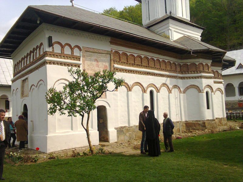 Sfântă Liturghie Arhierească la Mănăstirea Crasna, Gorj