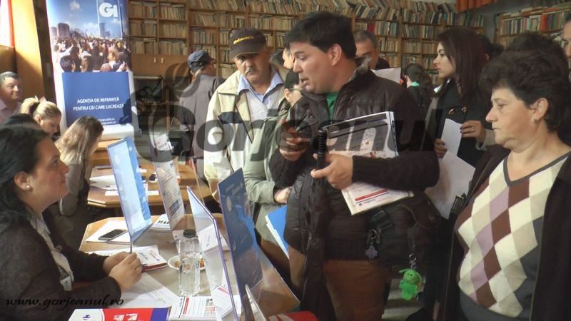 Sute de participanţi la Bursa generală a locurilor de muncă