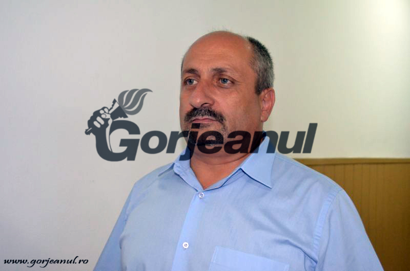 Mită electorală împachetată în ajutor de Paște! Primarul Vulpe a împărțit pachete în rudăria Cîlnicului de Sus