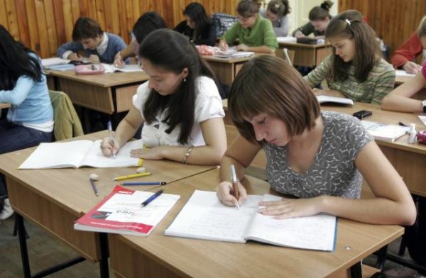 Opt medalii pentru România la Olimpiada Europeană de Matematică pentru Fete