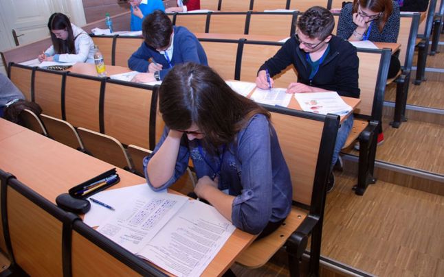 Elevii gorjeni, răsplătiți cu premii și mențiuni la olimpiadele de Limba Română și limbi străine