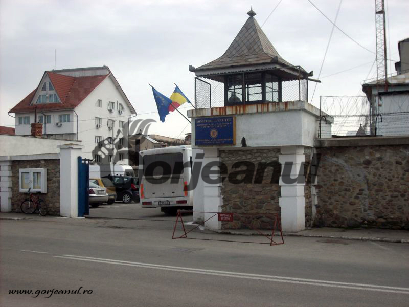 Penitenciarul Târgu-Jiu şi-a deschis porţile condiţionat pentru un “savant” liberal
