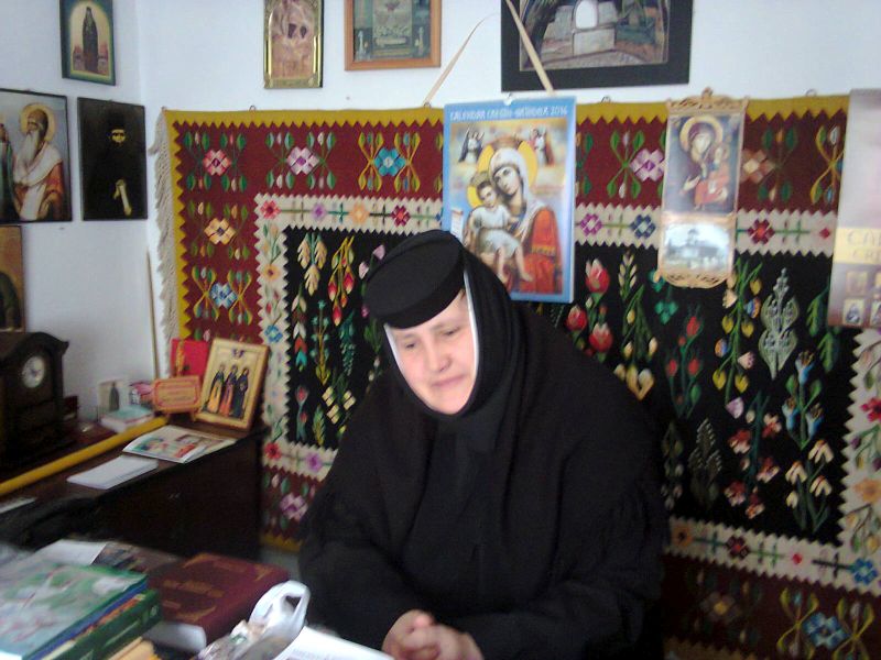 Lumina, şi Adevărul, şi Viaţa – “Mănăstirea «Sfânta Treime» Strâmba-Jiu, aș numi-o, fără ezitare, un loc al dumnezeirii”