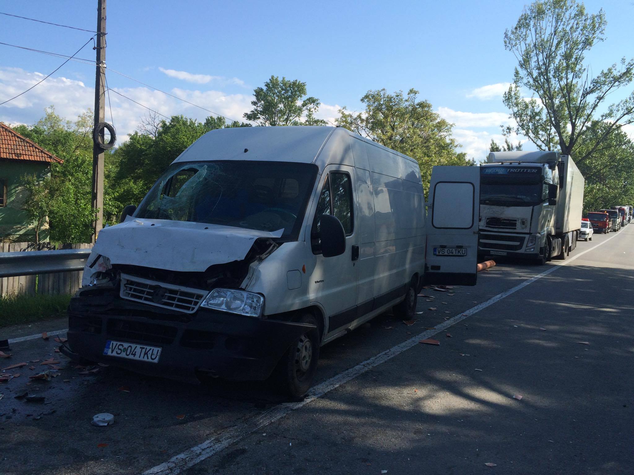 Accident în lanț la Bengești-Ciocadia: Trei mașini avariate și două persoane rănite