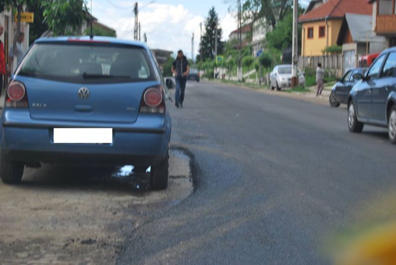 Marea cârpeală a firmei condamnatului Ciocan, pe DN66B! Graba strică strada principală din Cărbunești