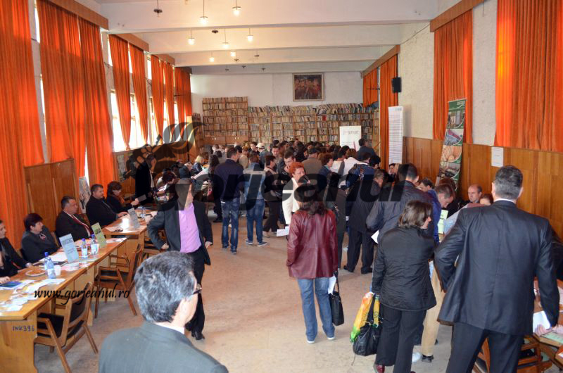 52 de angajatori, prezenţi la Bursa de mâine, organizată de AJOFM