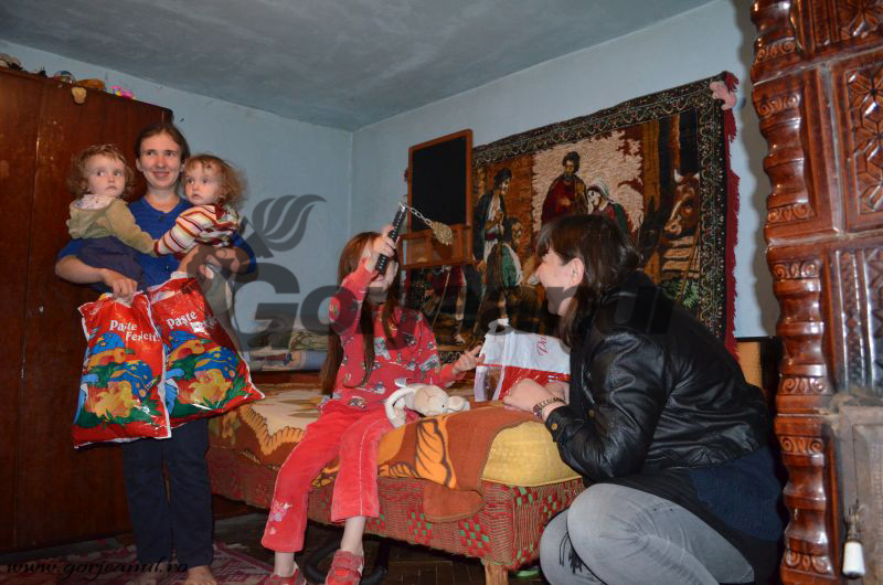 Bucurii pentru copii din Bălănești, colonia Peștișani și Fărcășești, de la Gorjeanul&Carrefour