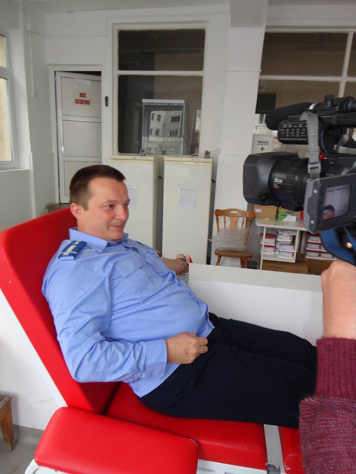 Purtătorul de cuvânt al Jandarmeriei Gorj, la prima donare de sânge: Au mers încă 24 de colegi cu el
