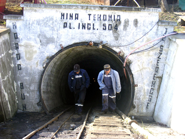 Minerii de la Tehomir pun lacătul pe mină, cu ei înăuntru