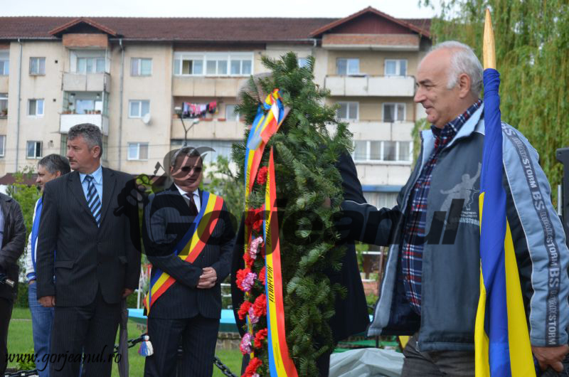 PSD și încă trei partide au depus coroane de flori de Ziua Europei, la Motru