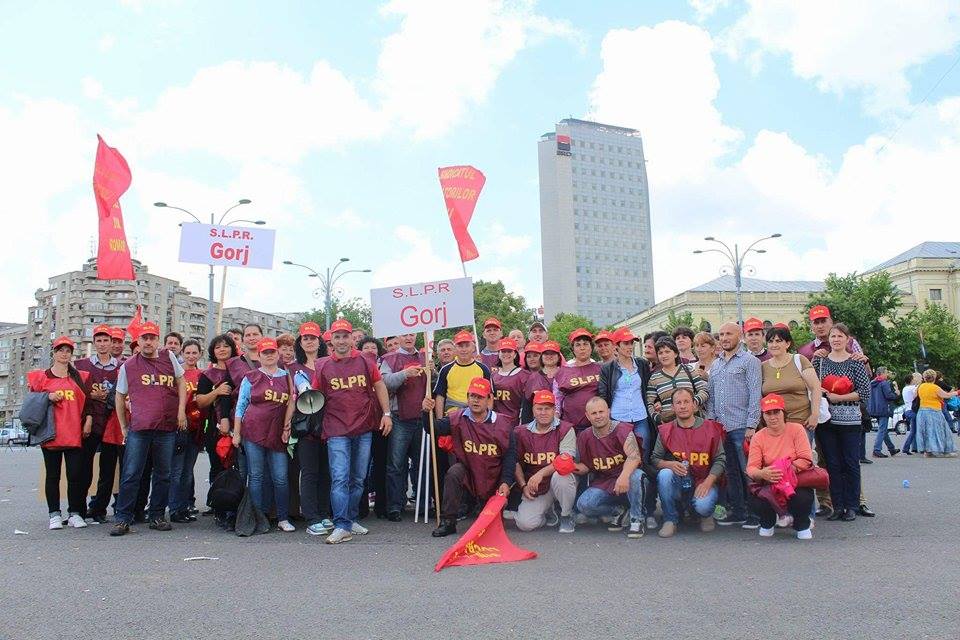 Peste 120 de poştași gorjeni au protestat în Capitală
