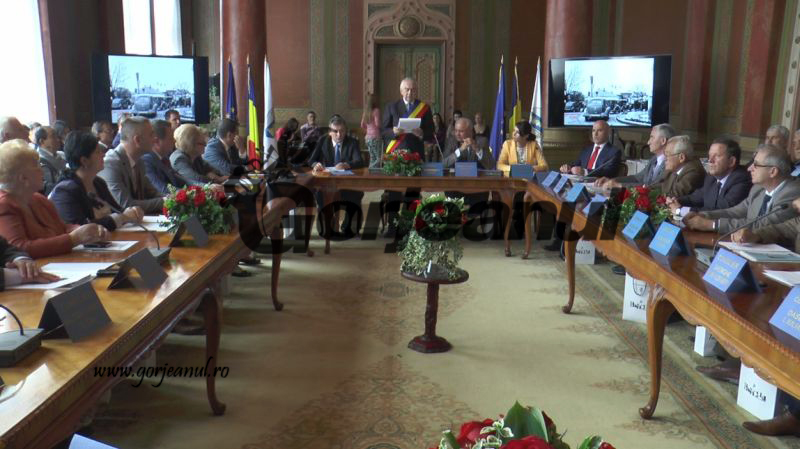 De Zilele Municipiului 2016 / Însemne de onoare în şedinţa festivă de Consiliu Local Târgu-Jiu