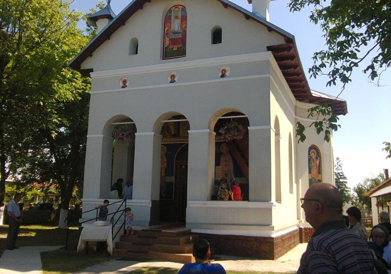 Lumina, şi Adevărul, şi Viaţa – Sărbătoare Arhierească la resfințirea Bisericii din Parohia Șomănești I, Protopopiatul Tg. Jiu-Sud