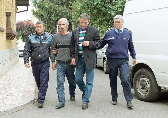 Angajat al Senatului, arestat la domiciliu pentru trafic de influență