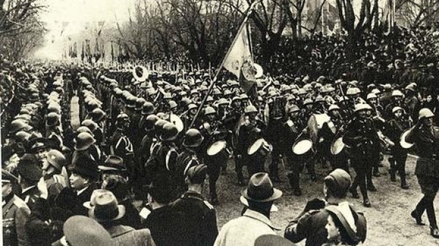 Din istoria zbuciumată a Poporului Român – anul dictatelor şi pericolul dispariţiei ţării noastre ca entitate statală