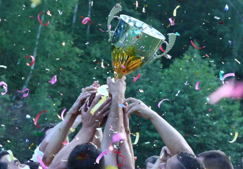 Finala se joacă la prânz