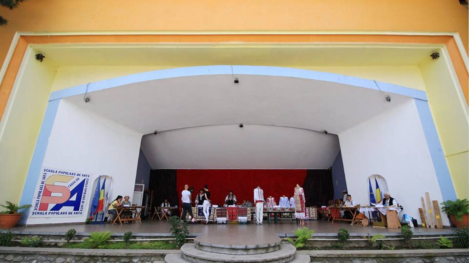 Expoziție de artă populară la Teatrul de Vară