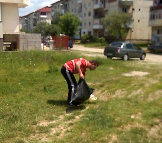 EXCLUSIV: Un fost lider de sindicat adună gunoaie în Motru