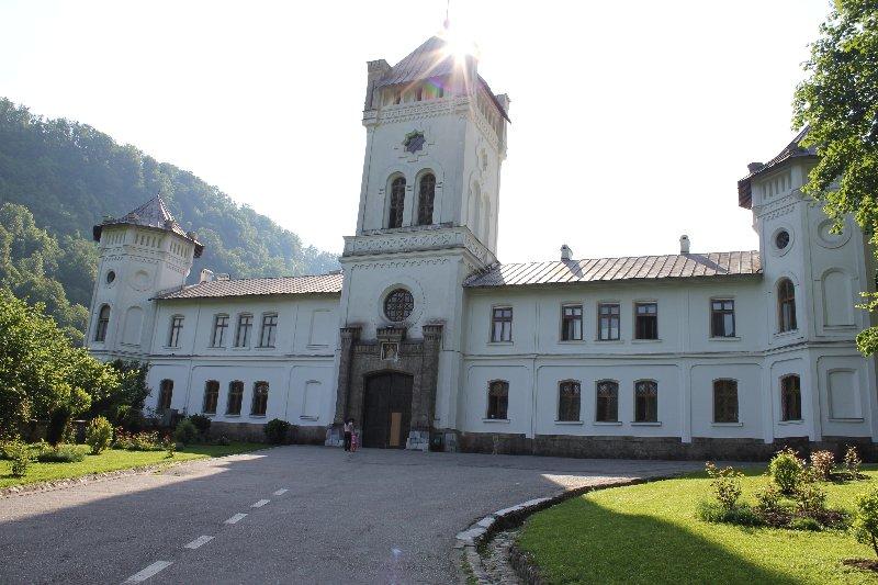 Redescoperim Gorjul-traseu turistic în circuit-Târgu-Jiu, Motru, Apa Neagră – de aici, spre Padeş, Tismana şi Peştişani (iv)