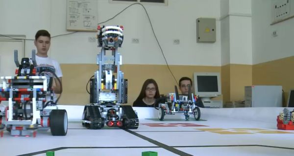 Competiție națională pentru elevii de liceu pasionați de robotică