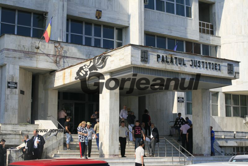 Condamnat cu suspendare pentru “act sexual cu un minor”