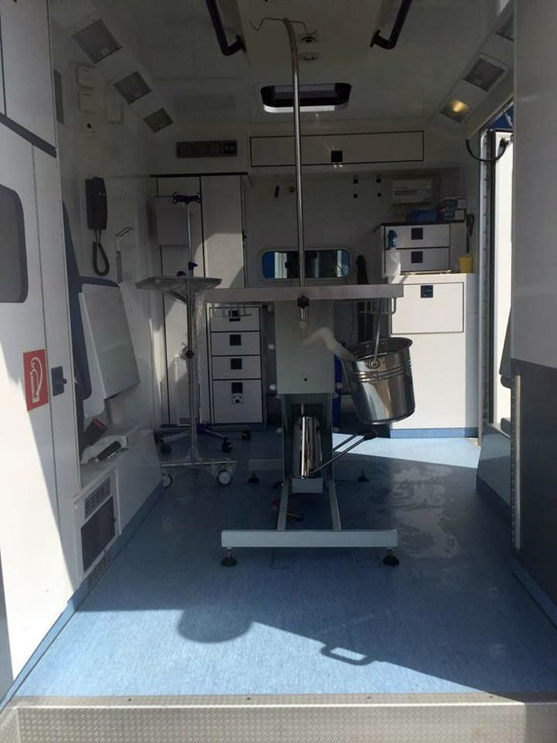 Asociația Pro Animals și-a luat Clinică Veterinară Mobilă