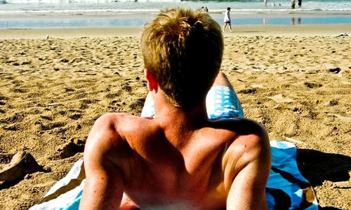 Expunerea prelungită la soare, risc crescut pentru cancerul de piele