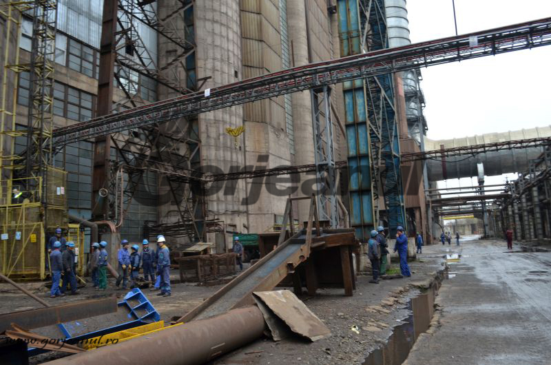 În timp ce arunca pe ușă 2133 de salariați, Ciurel angaja în CEO 121 de piloși, pe filieră politico-sindicală