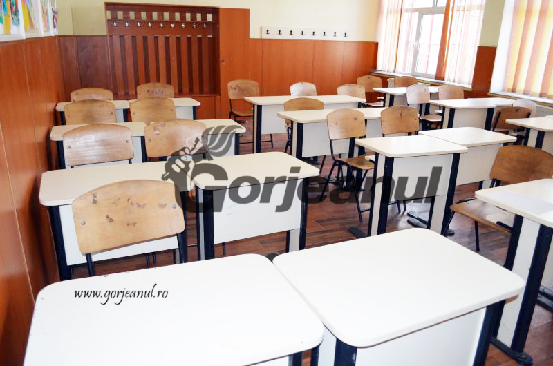 Campanie de informare privind abandonul școlar și familial, la Târgu-Jiu