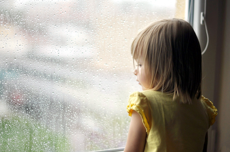 Fenomen în creștere/Peste 1.300 de copii din Gorj au părinţii plecaţi la muncă în străinătate