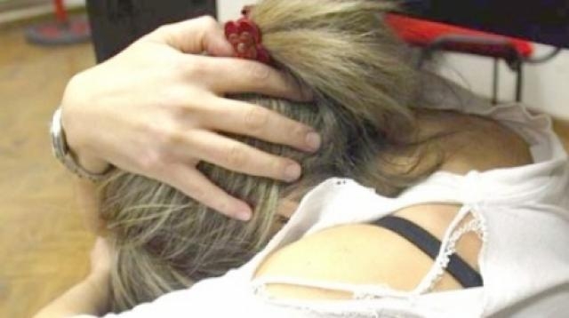 Zeci de tinere din Gorj, mame la vârste fragede