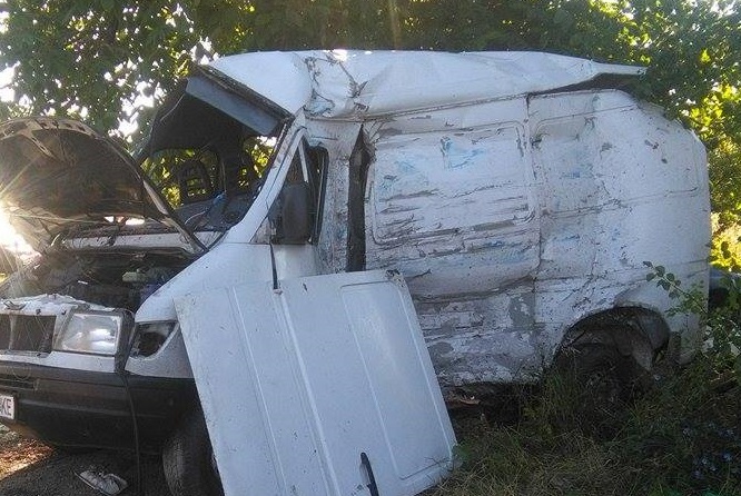 Accident pe DN 67 D: Cinci răniți și trei mașini implicate