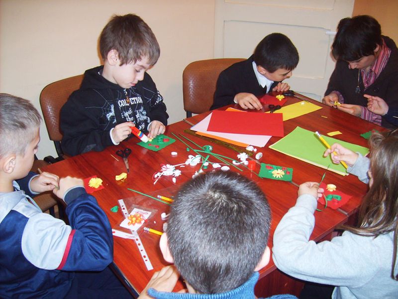 Activități de vacanță pentru copii la biblioteca din Țicleni