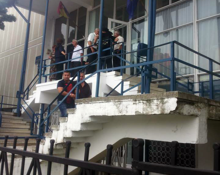 Procurorii insistă: Au cerut din nou arest preventiv pentru tânărul acuzat că a bătut un polițist