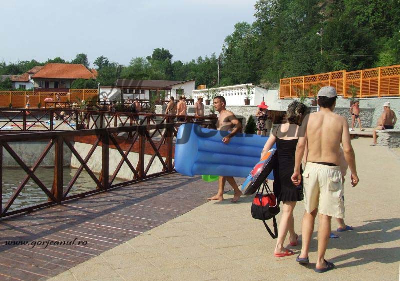 Transportaţi gratuit la Săcelu